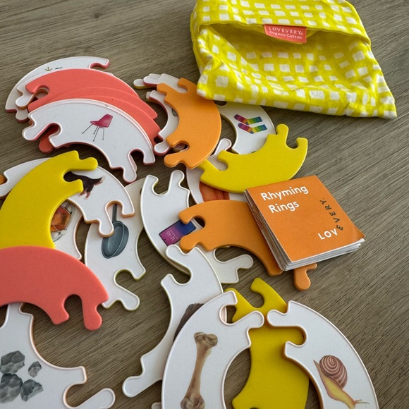 Rhyming Rings Learning Toy - Picture 4 of 4